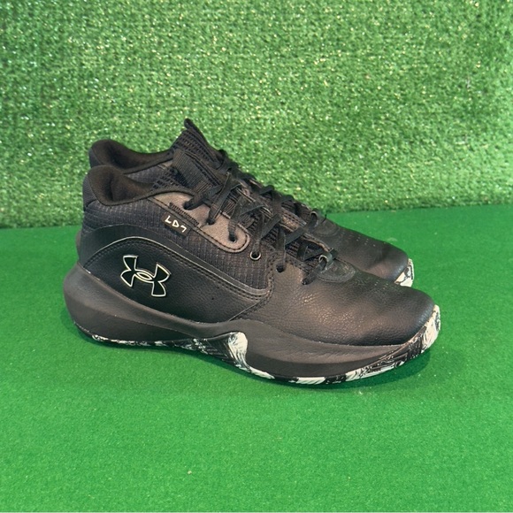 Under Armour Lockdown 7 Black Metallic Silver 3028513-004 Big Kids Boys Size 6Y - Picture 1 of 6